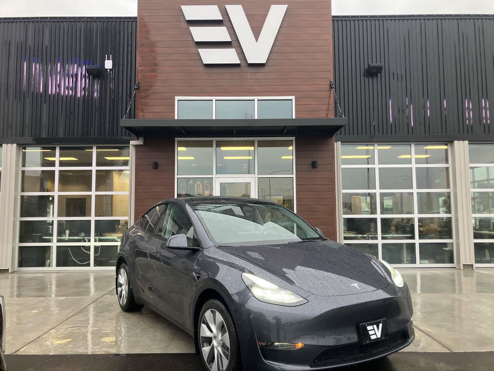 Used 2023 Tesla Model Y Long Range AWD/4WD image 1