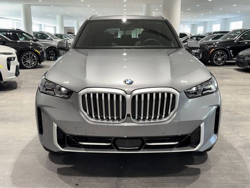 New 2026 BMW X5 sDrive40i w/ Climate Comfort Package image 2