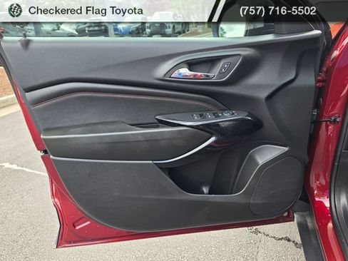 Used 2024 Chevrolet Trax RS w/ Sunroof Package FWD image 20