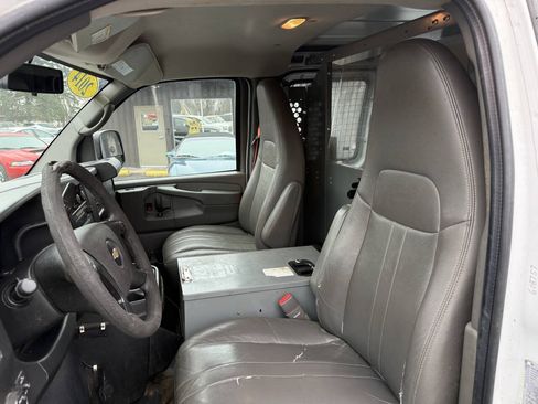 Used 2014 Chevrolet Express 2500 RWD image 9