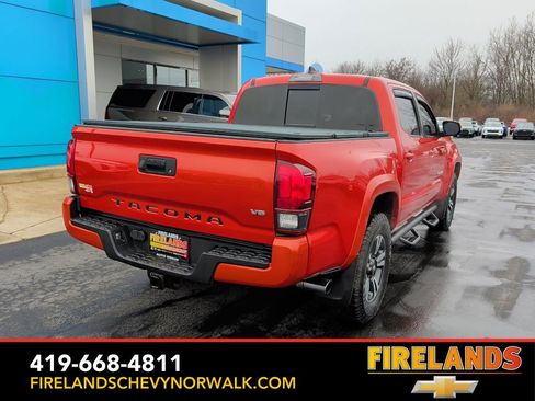 Used 2018 Toyota Tacoma TRD Sport image 7
