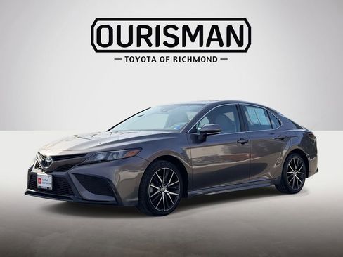 Certified 2022 Toyota Camry SE image 24