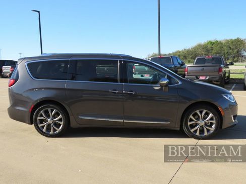 Used 2019 Chrysler Pacifica Limited w/ Tire & Wheel Group image 7