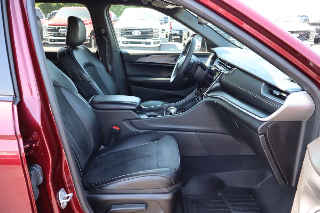 Used 2024 Jeep Grand Cherokee L Altitude AWD/4WD image 35