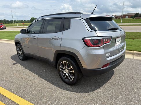 Used 2018 Jeep Compass Latitude FWD image 7