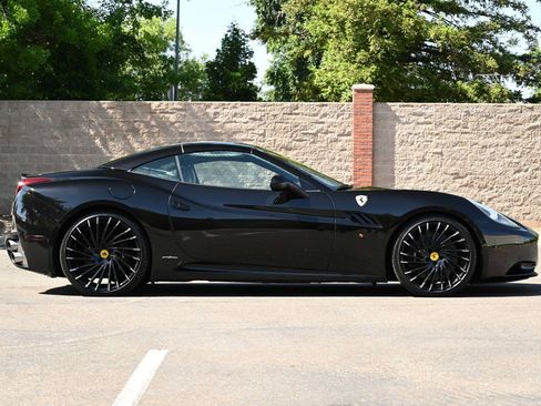 Used 2010 Ferrari California RWD image 15