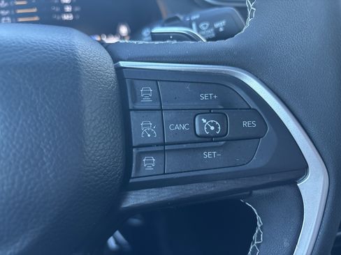 Used 2024 Jeep Grand Cherokee L Laredo image 28