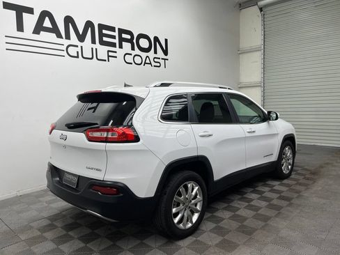 Used 2017 Jeep Cherokee Limited FWD image 7