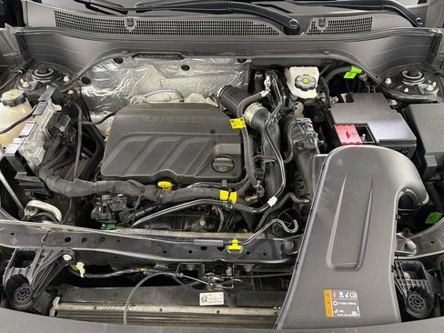 Used 2025 Chevrolet Trax RS w/ Sunroof Package FWD image 34