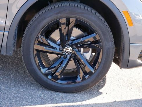 Certified 2024 Volkswagen Tiguan SE R-Line image 9