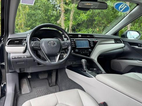 Used 2019 Toyota Camry SE w/ Carpet Mat Package FWD image 10