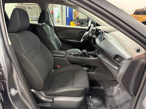 Used 2023 Nissan Rogue S AWD/4WD image 9