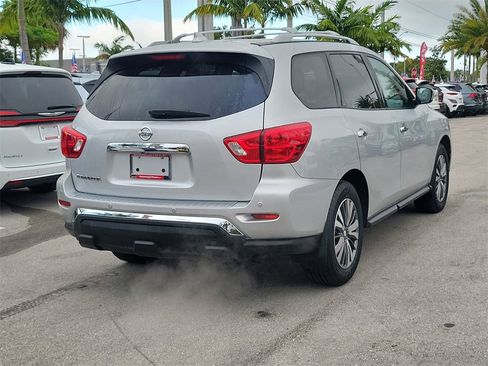 Used 2020 Nissan Pathfinder S image 4