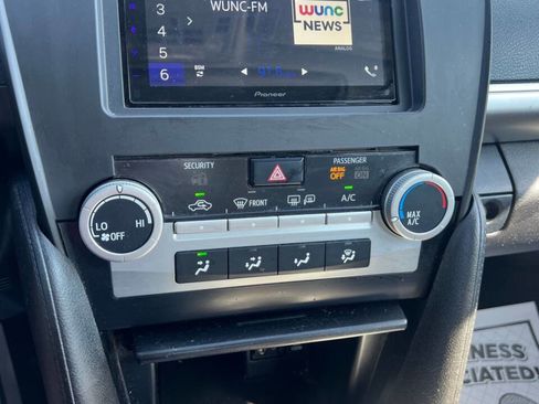 Used 2012 Toyota Camry SE w/ Leather Pkg FWD image 15
