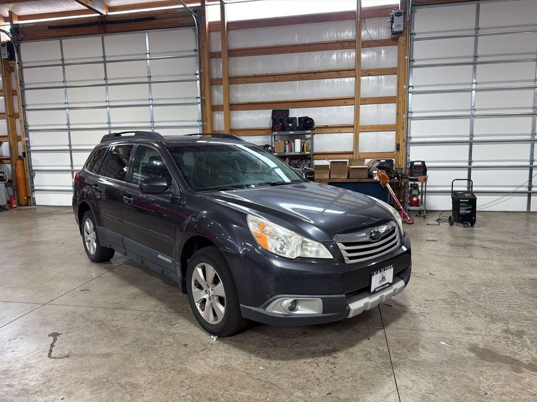 Used 2011 Subaru Outback 3.6R Limited w/ PWR Moonroof Pkg AWD/4WD image 6