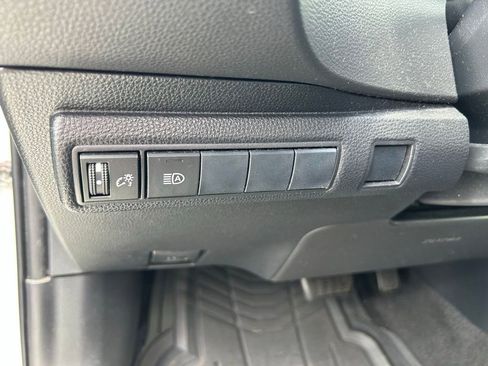 Used 2020 Toyota Corolla LE FWD image 18