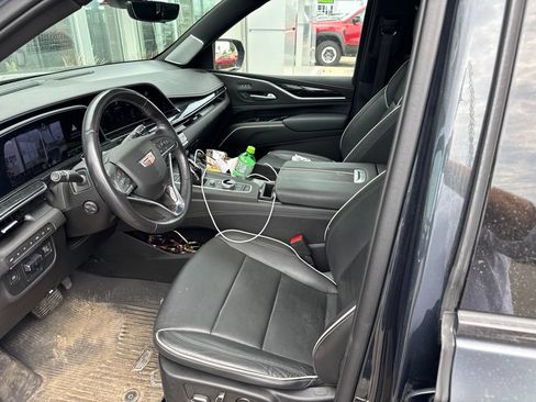 Used 2022 Cadillac Escalade Sport w/ Touring Package AWD/4WD image 10