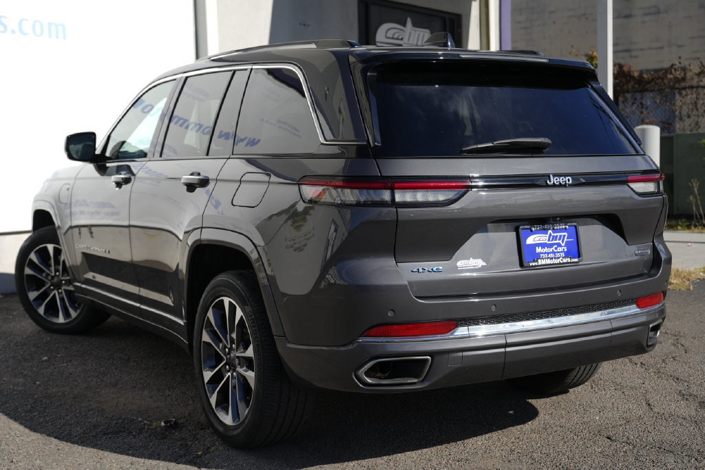 Used 2023 Jeep Grand Cherokee Overland AWD/4WD image 4