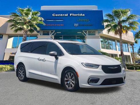 Certified 2023 Chrysler Pacifica Pinnacle FWD image 2