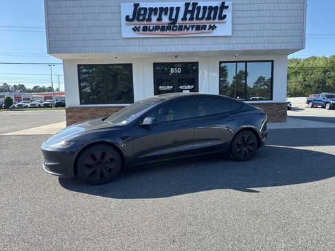 Used 2024 Tesla Model 3 Standard Range image 1