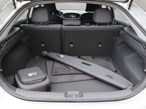 Used 2019 Hyundai Ioniq Plug-In Hybrid image 12