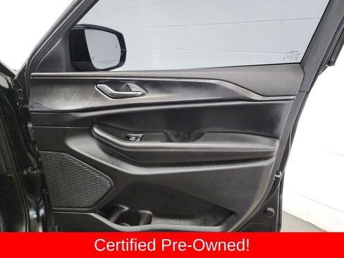 Certified 2025 Jeep Grand Cherokee Altitude AWD/4WD image 31