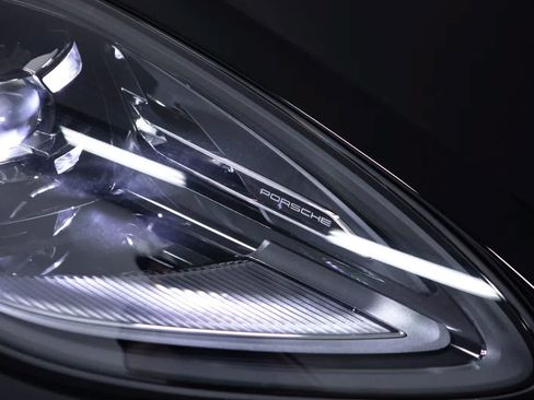 Certified 2026 Porsche Macan AWD/4WD image 16