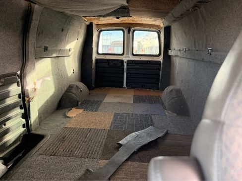 Used 2005 Chevrolet Express 2500 Extended image 19