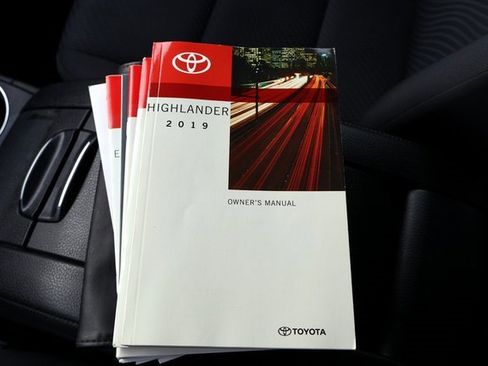 Used 2019 Toyota Highlander LE image 34