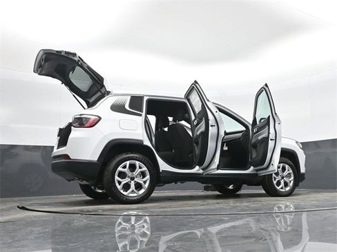 Used 2025 Jeep Compass Sport w/ Mopar Graphics Package image 50