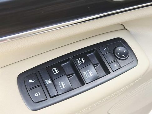 Used 2019 Jeep Grand Cherokee Limited w/ Luxury Group II AWD/4WD image 35