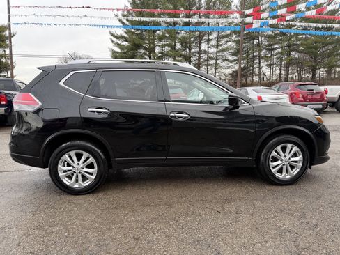 Used 2016 Nissan Rogue SV w/ SV Premium Package image 4
