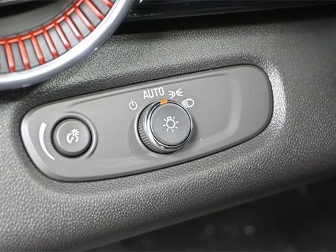 New 2025 Chevrolet Trax RS w/ Sunroof Package image 18