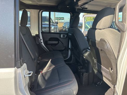 Used 2024 Jeep Wrangler Unlimited Rubicon AWD/4WD image 17