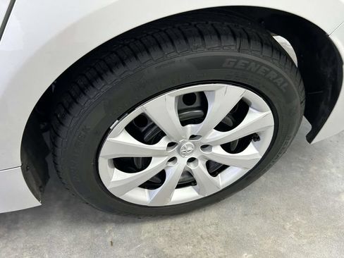 Used 2025 Toyota Corolla LE FWD image 9
