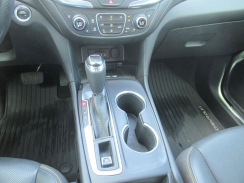 Used 2020 Chevrolet Equinox Premier FWD image 24
