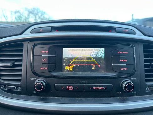 Used 2016 Kia Sorento LX w/ LX Convenience Package image 5