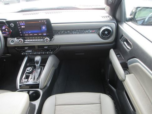 Used 2025 Chevrolet Colorado ZR2 w/ Technology Package image 20