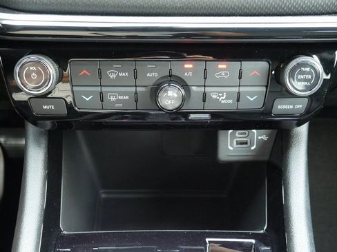 New 2025 Jeep Compass Limited w/ Sun & Sound Group image 22