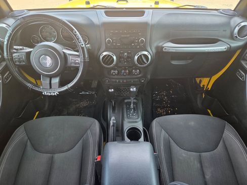 Used 2015 Jeep Wrangler Unlimited Rubicon w/ Connectivity Group AWD/4WD image 23