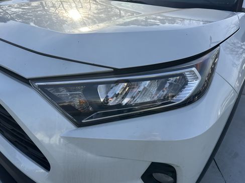 Used 2021 Toyota RAV4 XLE Premium image 6