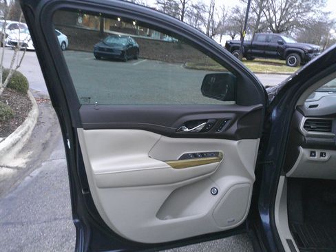 Used 2019 GMC Acadia Denali w/ Technology Package image 17