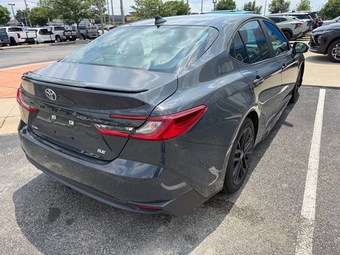 Used 2025 Toyota Camry SE FWD image 12