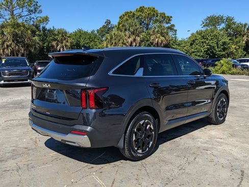 Certified 2025 Kia Sorento S w/ Panoramic Sunroof Package image 7