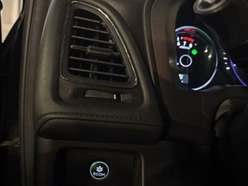 Used 2016 Honda HR-V EX image 10