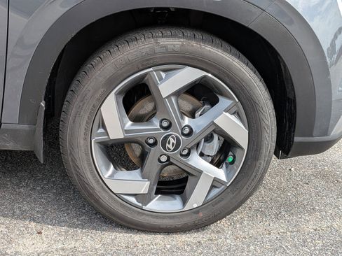 Certified 2025 Hyundai Venue SEL image 11