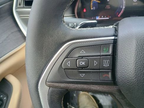 Used 2023 Jeep Grand Cherokee L Limited w/ Luxury Tech Group II AWD/4WD image 30