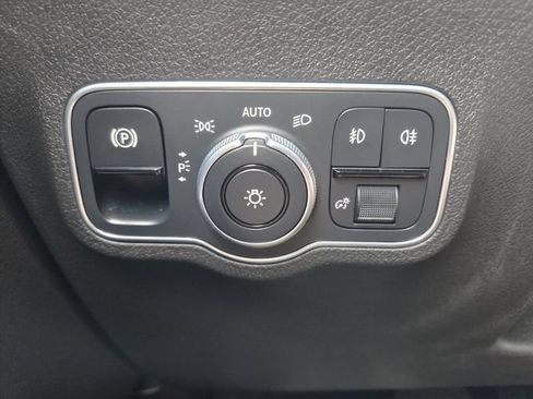 Used 2020 Mercedes-Benz GLB 250 4MATIC image 23