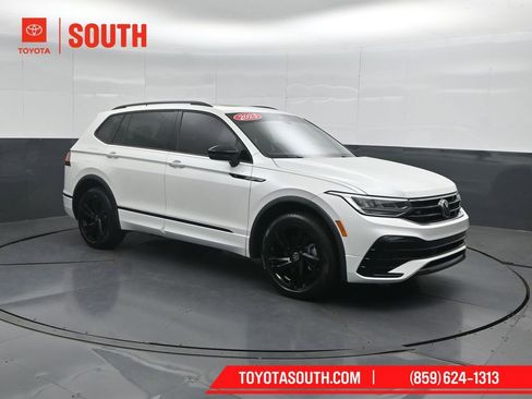 Used 2023 Volkswagen Tiguan SE R-Line FWD image 4