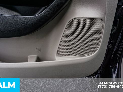 Used 2024 Chrysler Pacifica Touring-L image 53